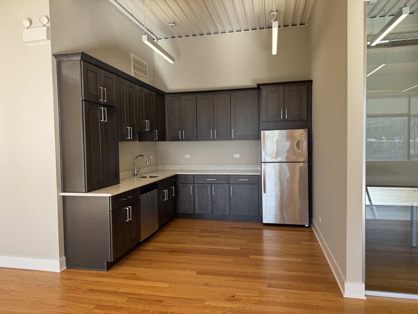 216 N May Street Property Photo 10