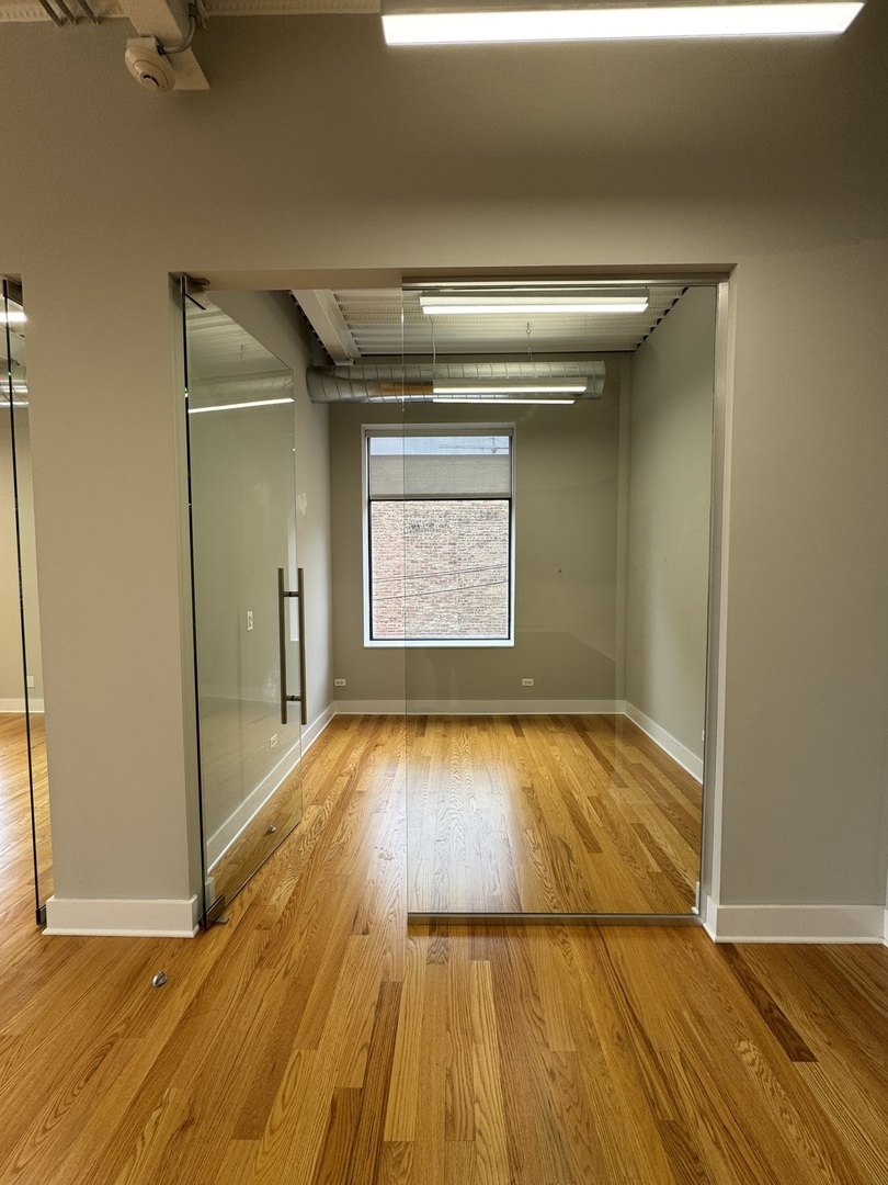 216 N May Street Property Photo 17