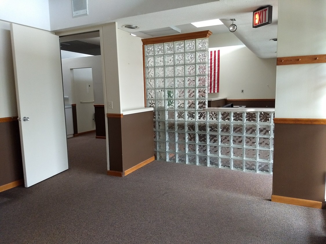 69 N Broadway Street 69-73 Property Photo 4