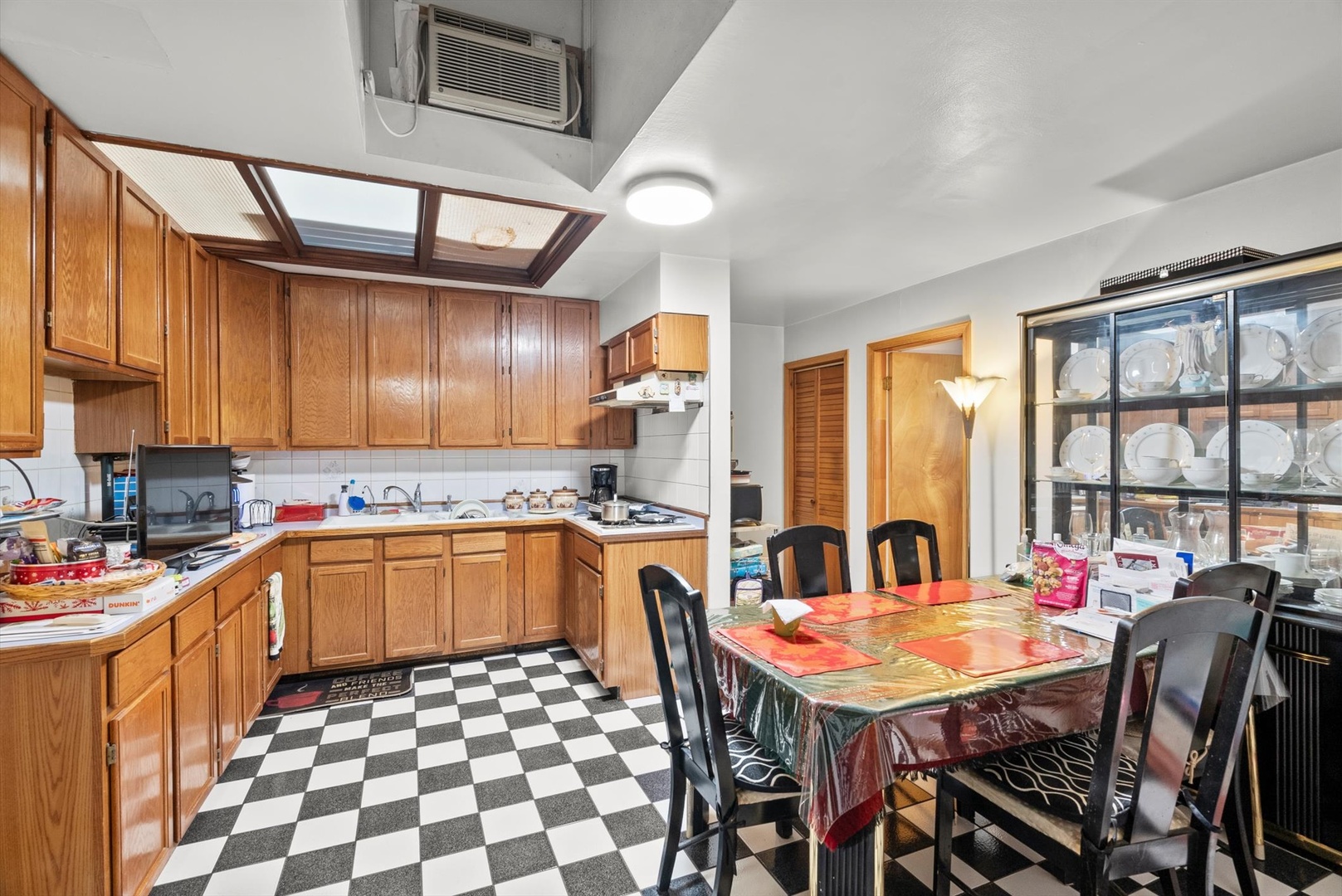 2408 S Blue Island Avenue Property Photo 8