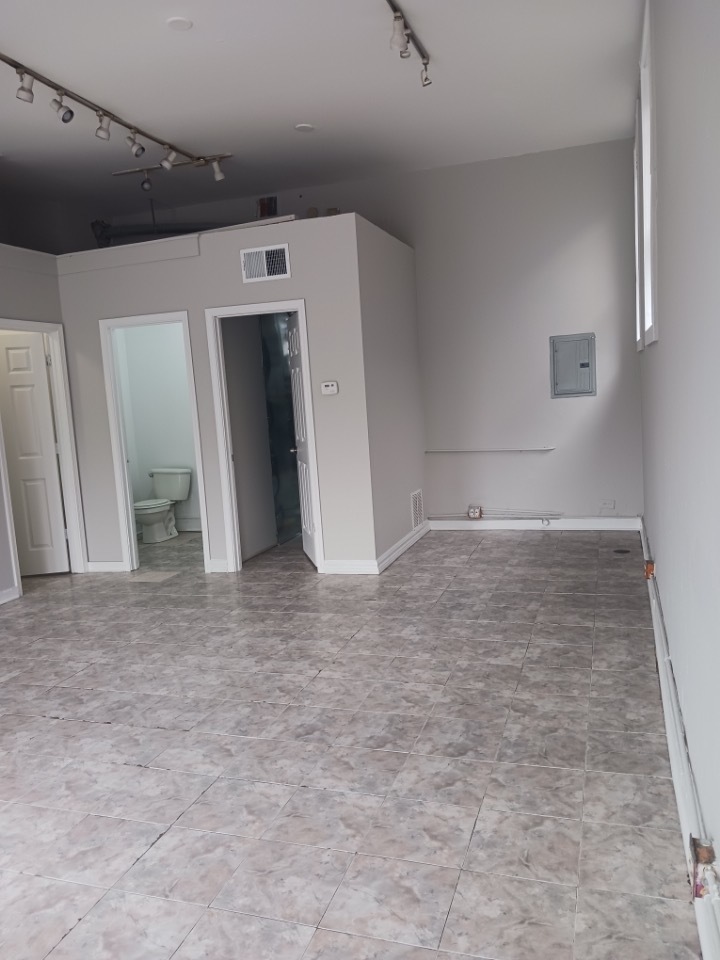 5116 W North Avenue Property Photo 4
