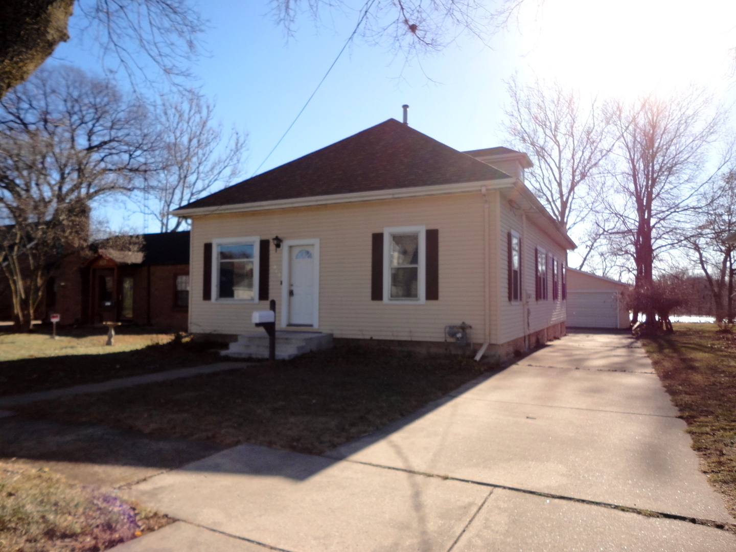 417 E Illinois Avenue Property Photo 1