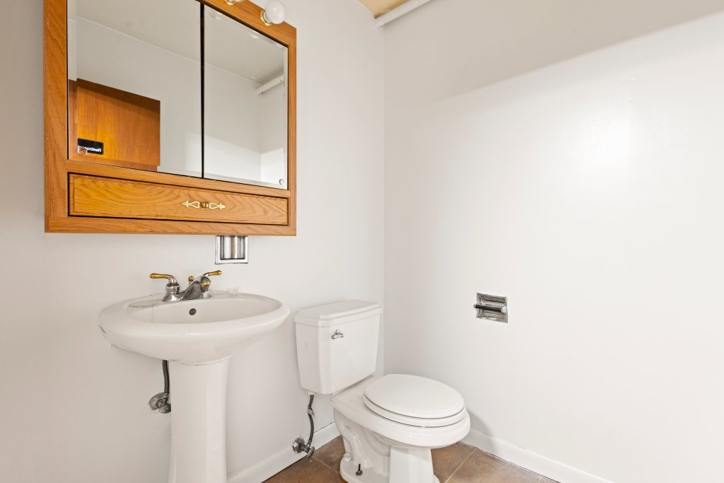 6549 North Avenue Property Photo 10