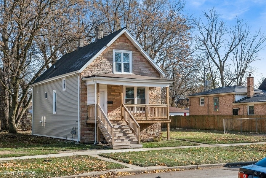 8019 S Woodlawn Avenue Property Photo 1