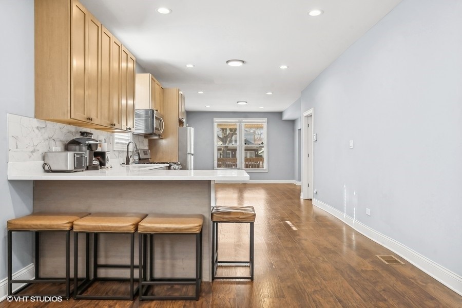 8019 S Woodlawn Avenue Property Photo 3