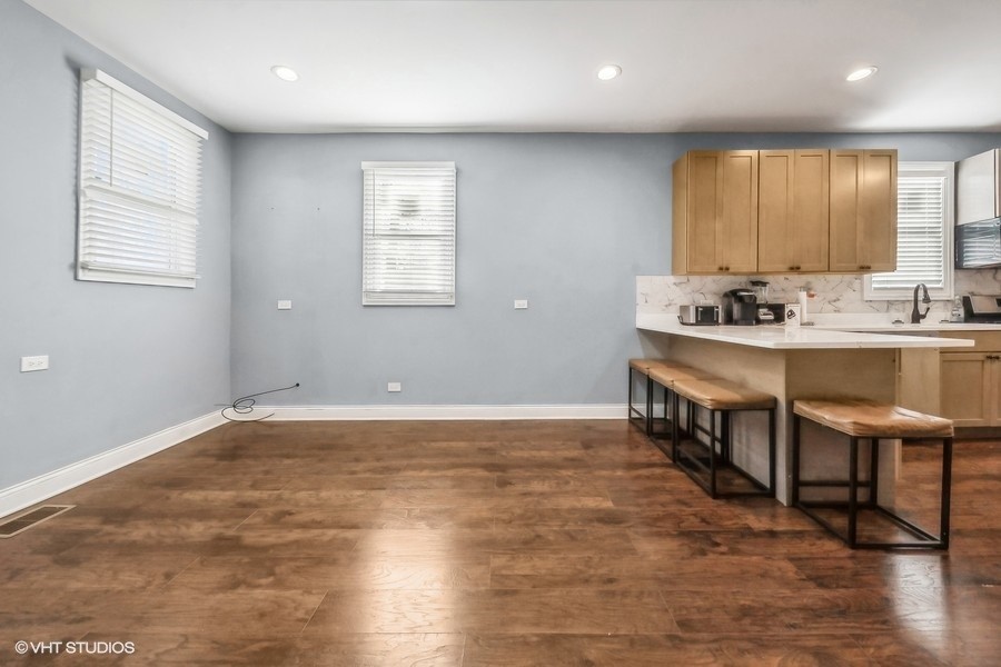 8019 S Woodlawn Avenue Property Photo 4