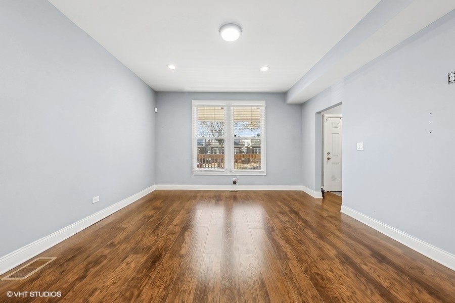 8019 S Woodlawn Avenue Property Photo 6