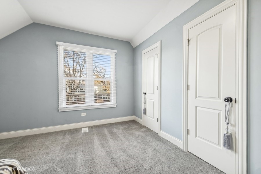 8019 S Woodlawn Avenue Property Photo 9