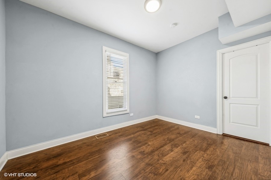 8019 S Woodlawn Avenue Property Photo 10