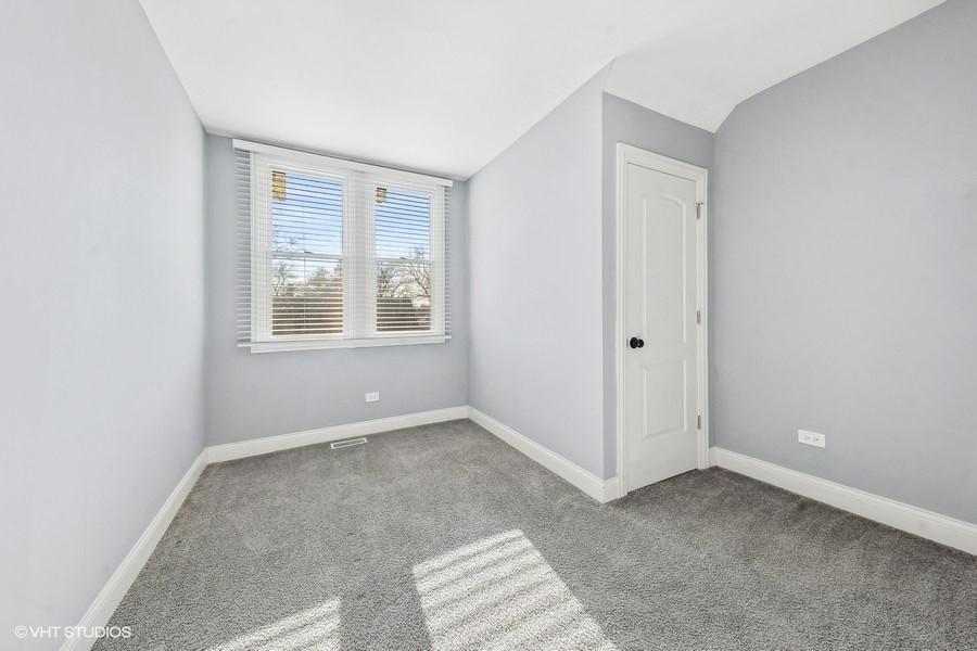 8019 S Woodlawn Avenue Property Photo 12