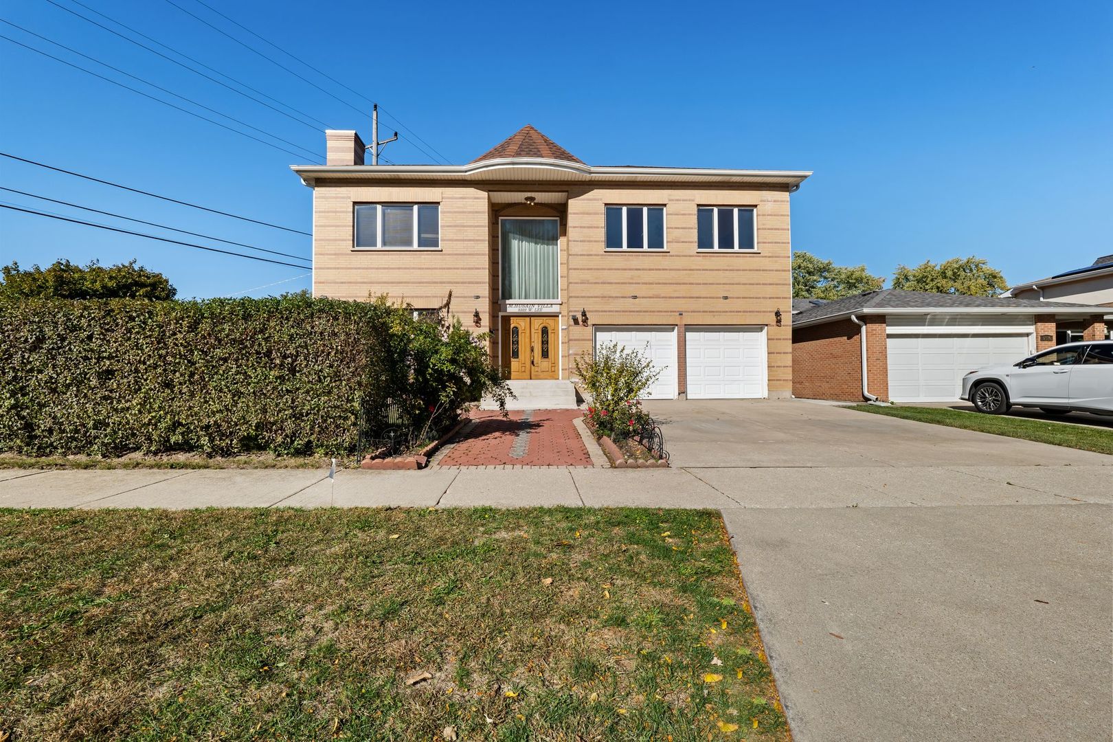 5322 Lee St Property Photo