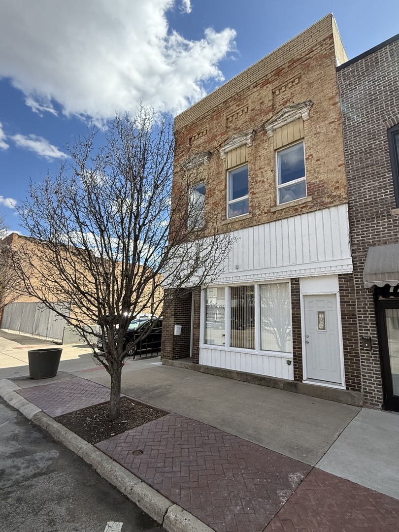 732 1st Street Property Photo 2