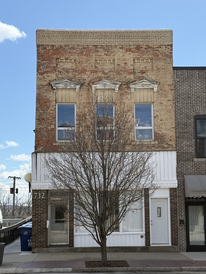 732 1st Street Property Photo 3
