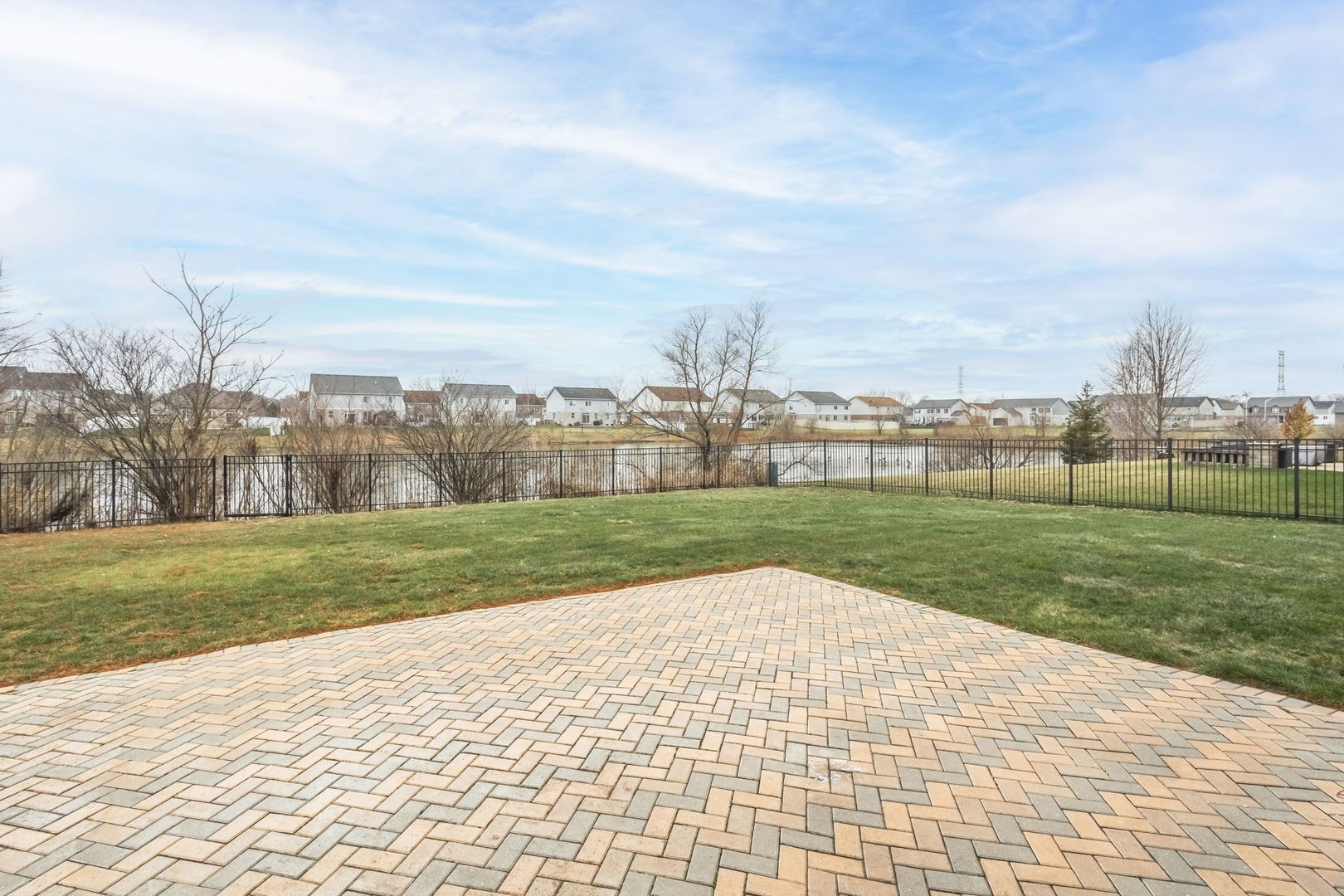 2285 Queensbridge Drive Property Photo 5
