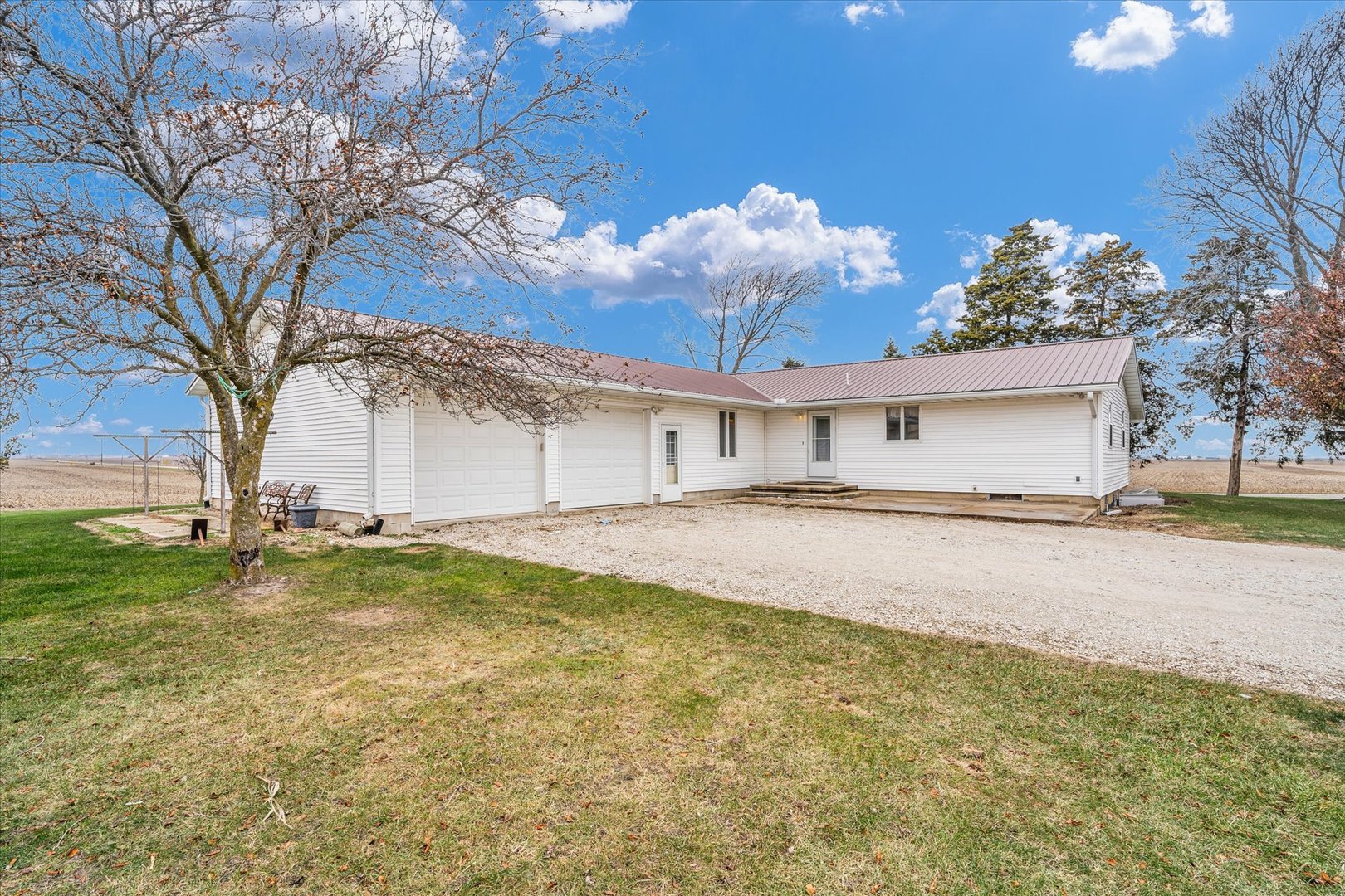721 E 200 N Road Property Photo 2