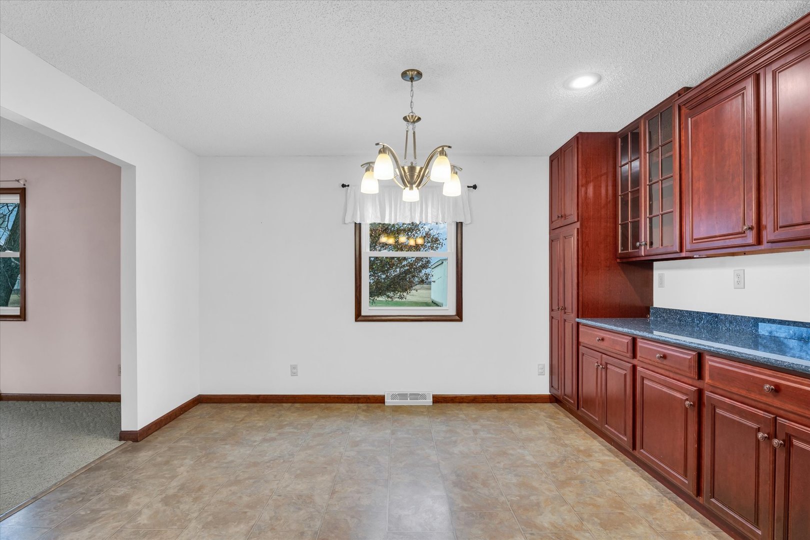 721 E 200 N Road Property Photo 7