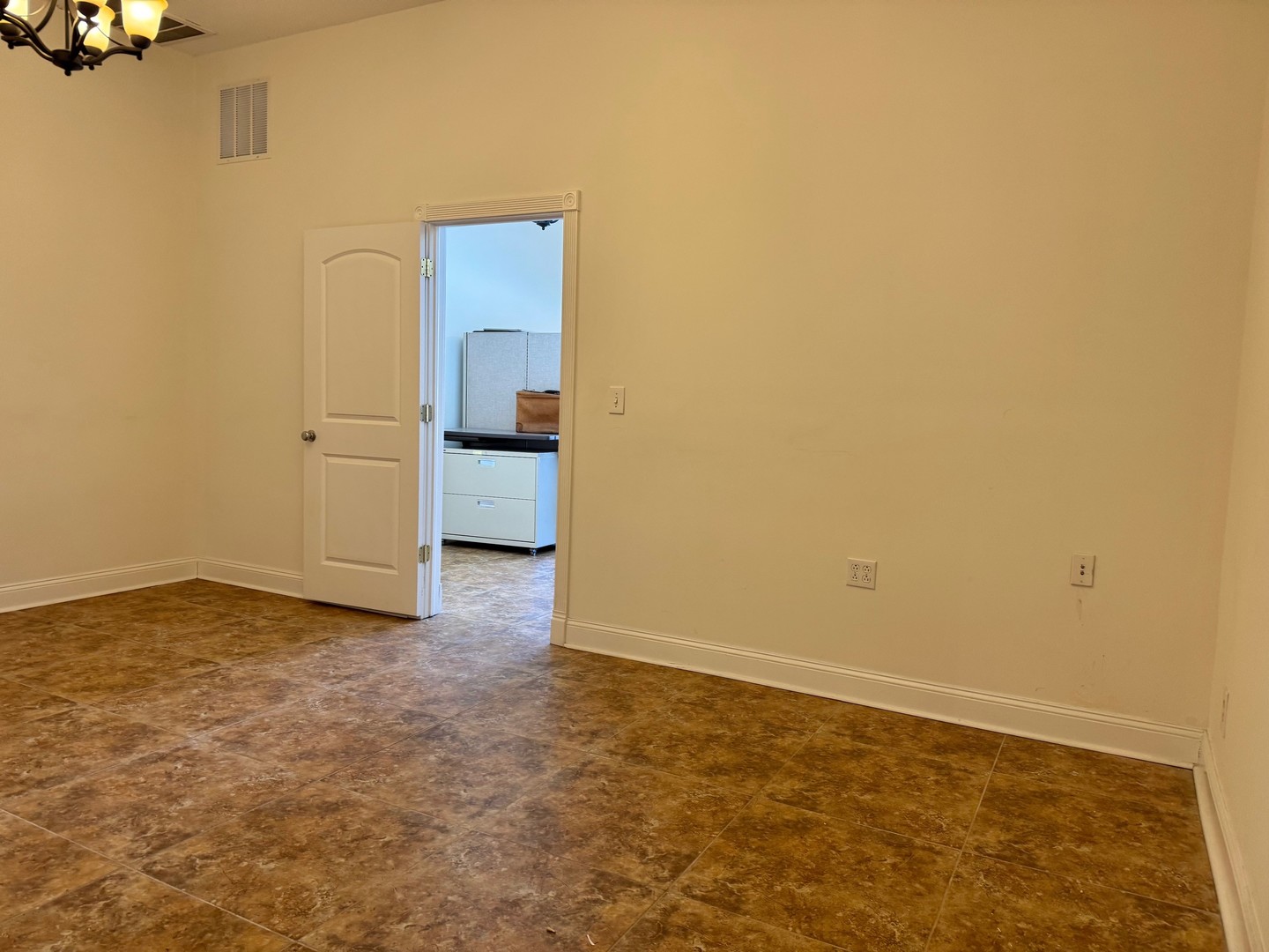 1829 E Oakton Street Property Photo 11