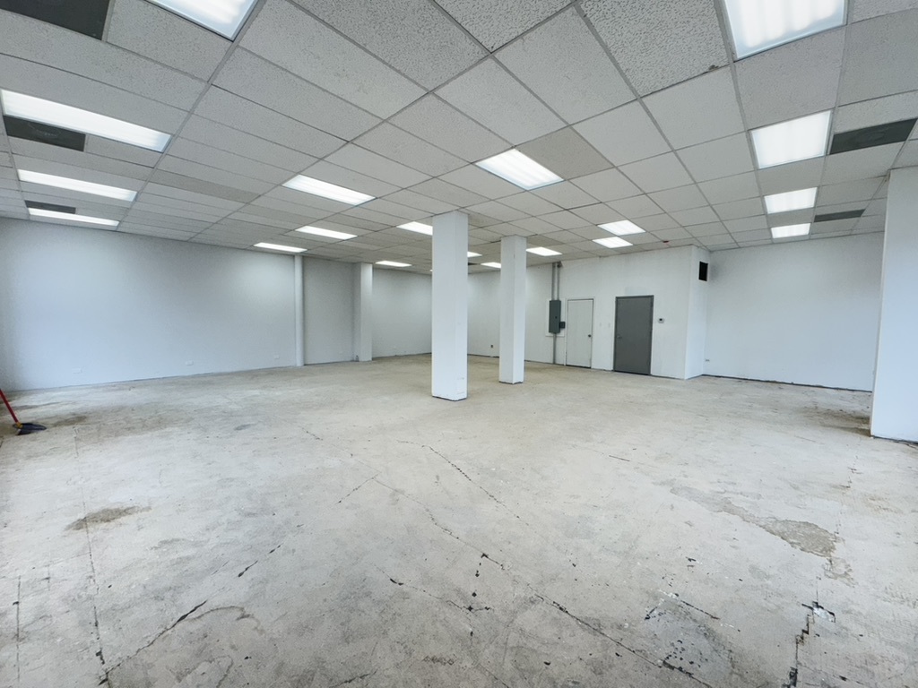 4558 N Clark Street Property Photo 5