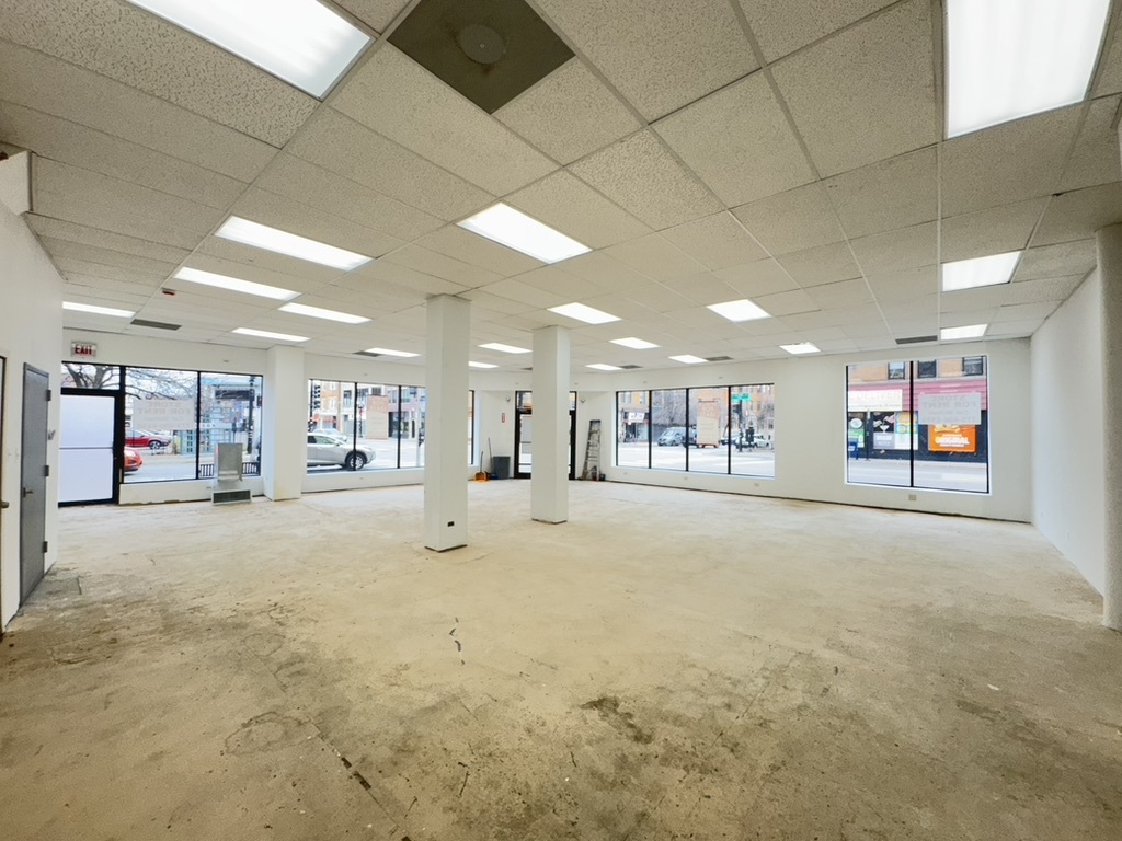 4558 N Clark Street Property Photo 6