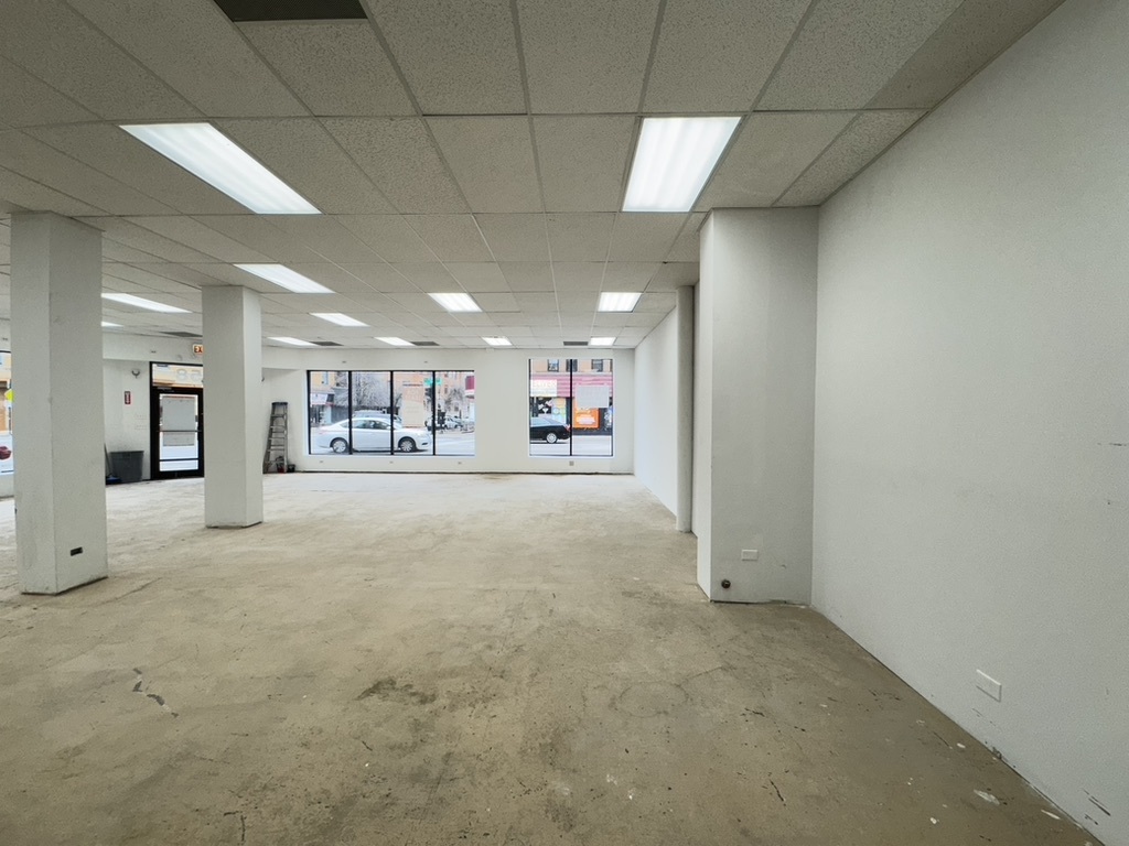4558 N Clark Street Property Photo 7