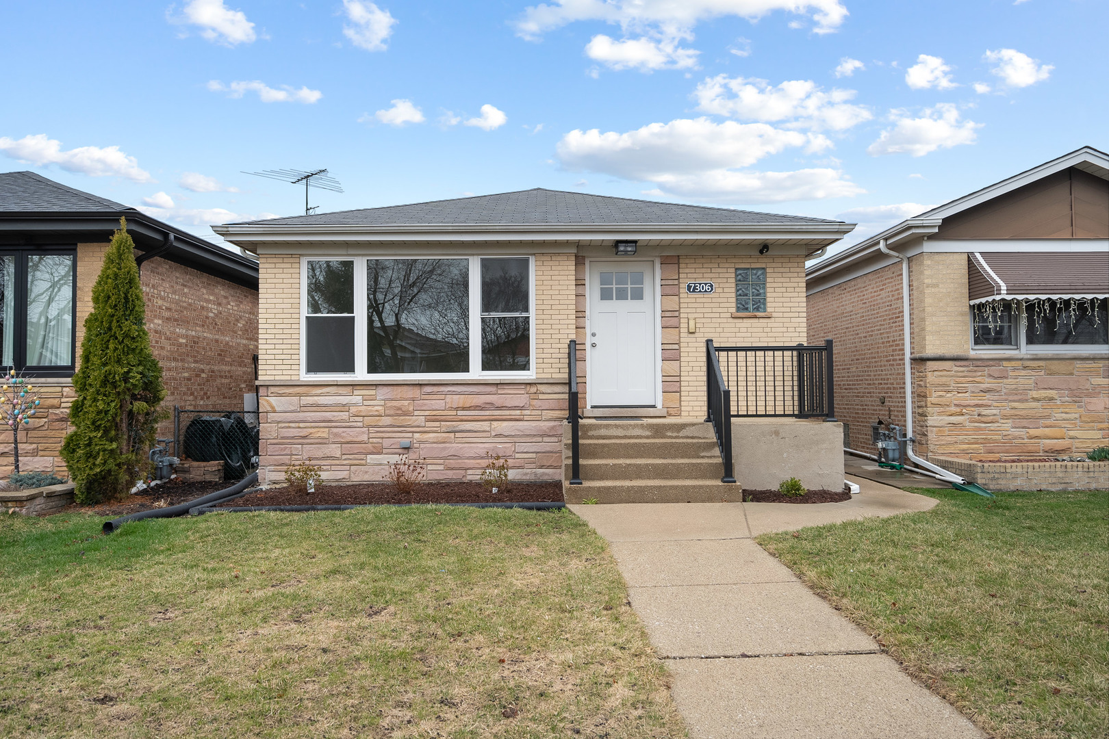 7306 W Pensacola Avenue Property Photo