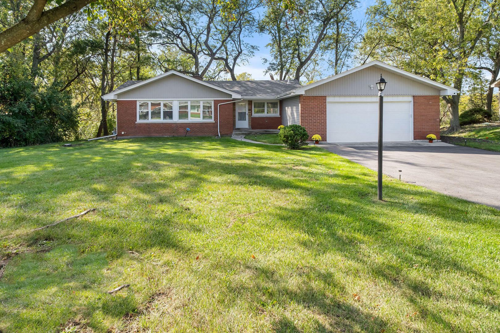 820 Exmoor Road Property Photo
