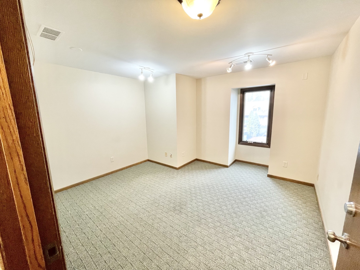 2000 Larkin Avenue 301-302 Property Photo 3