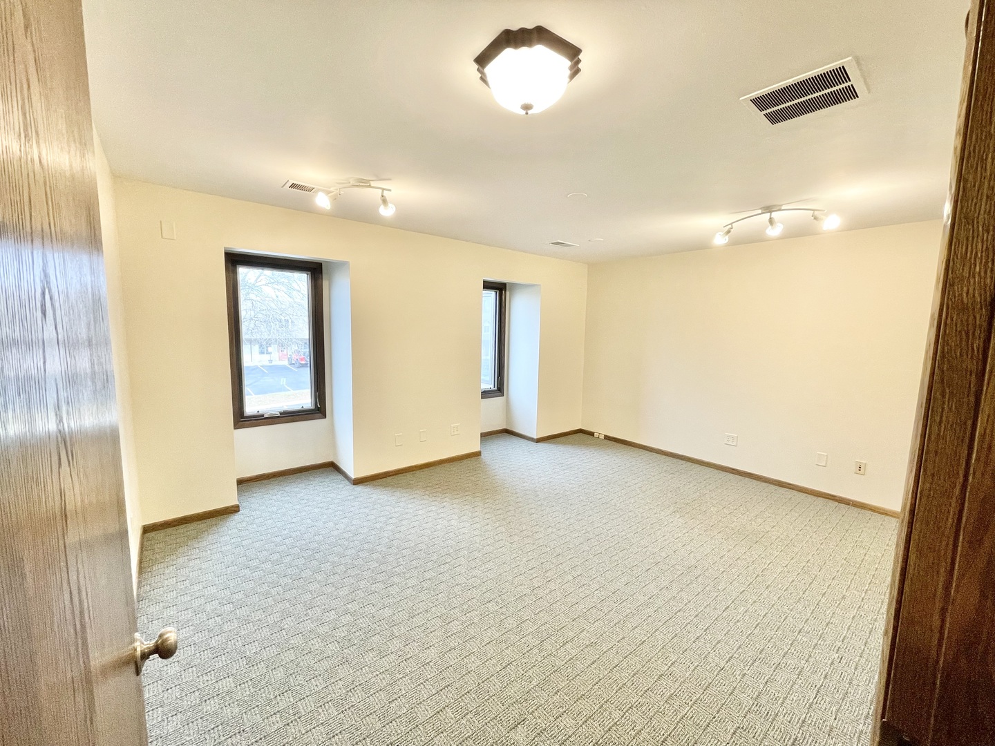 2000 Larkin Avenue 301-302 Property Photo 8