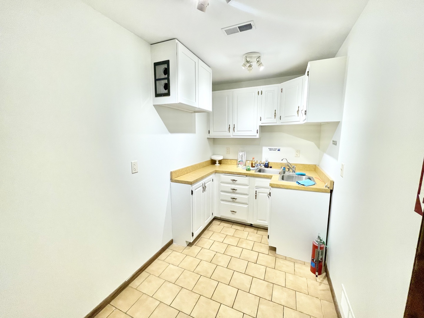 2000 Larkin Avenue 301-302 Property Photo 9