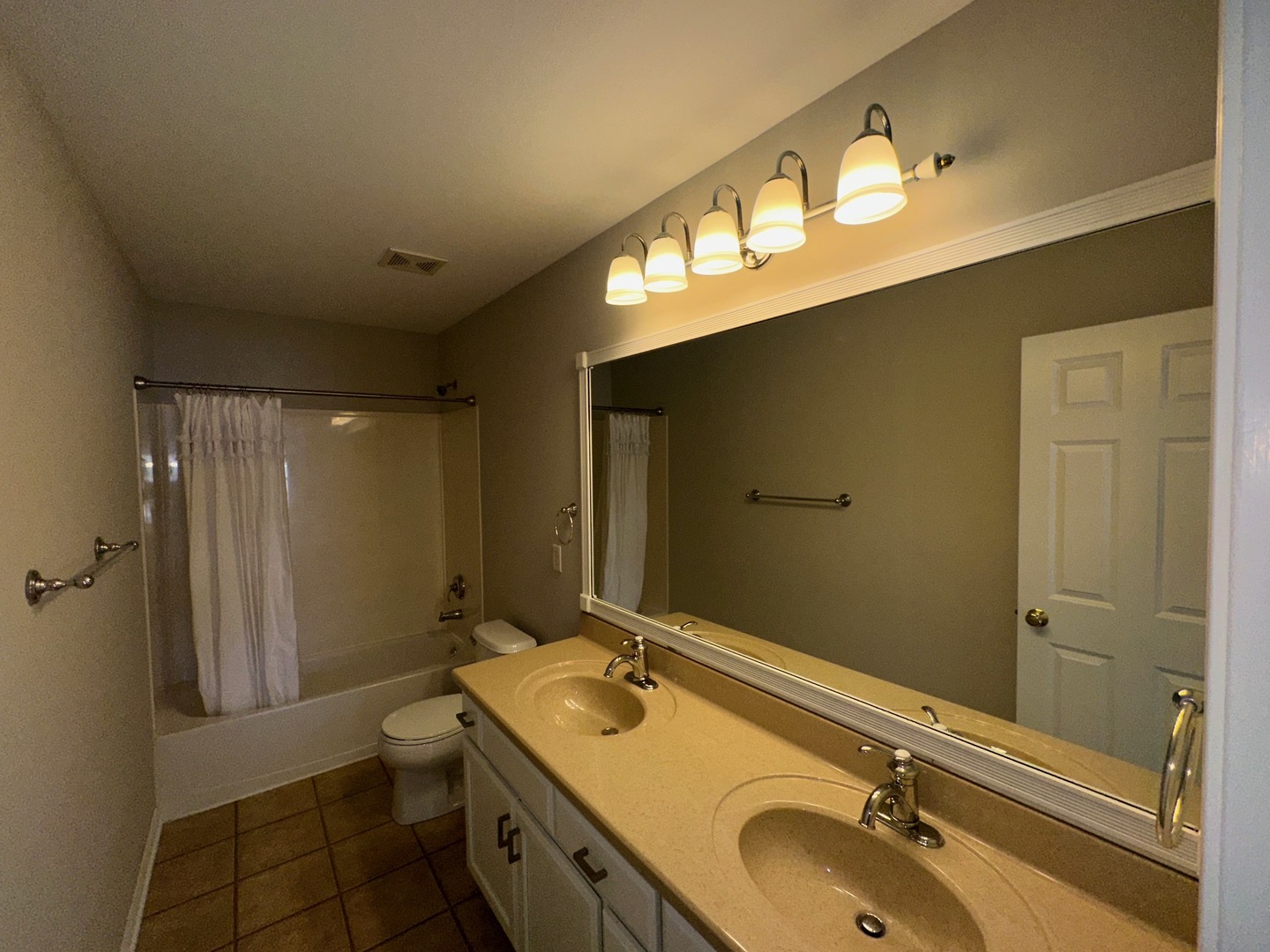 0n677 Fieldstone Lane Property Photo 14