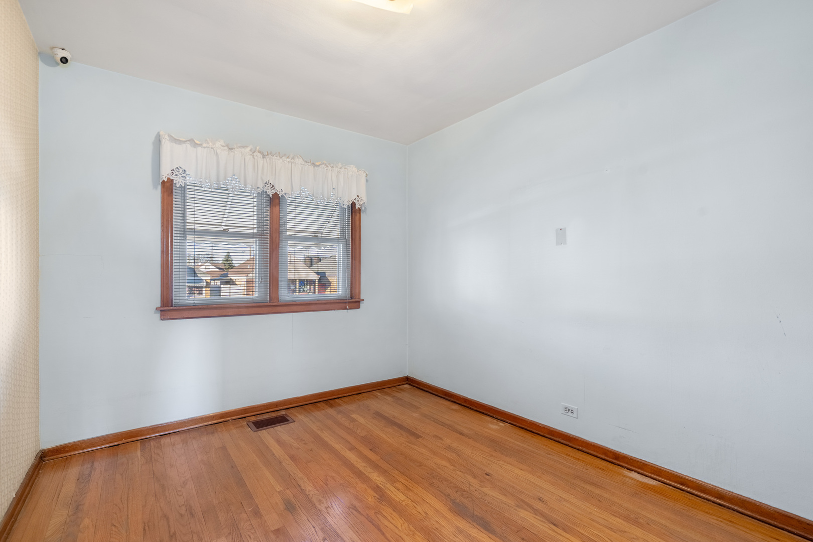 2225 Elm Street Property Photo 8