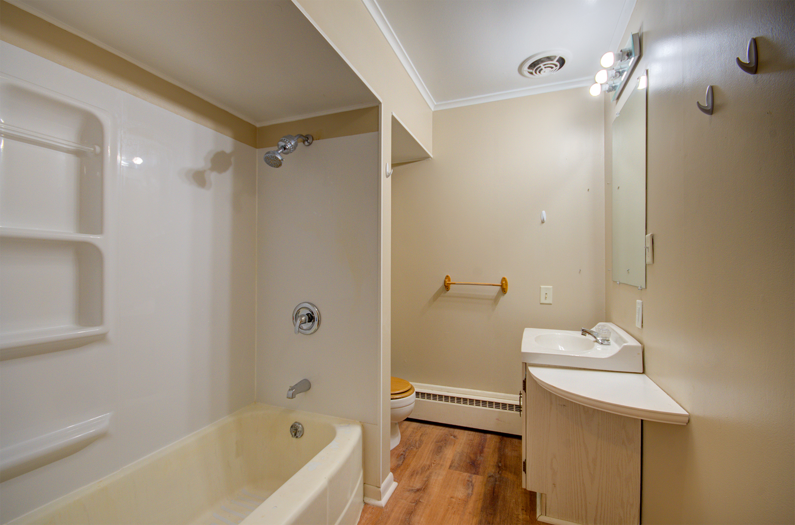 654 Springfield Avenue Property Photo 5