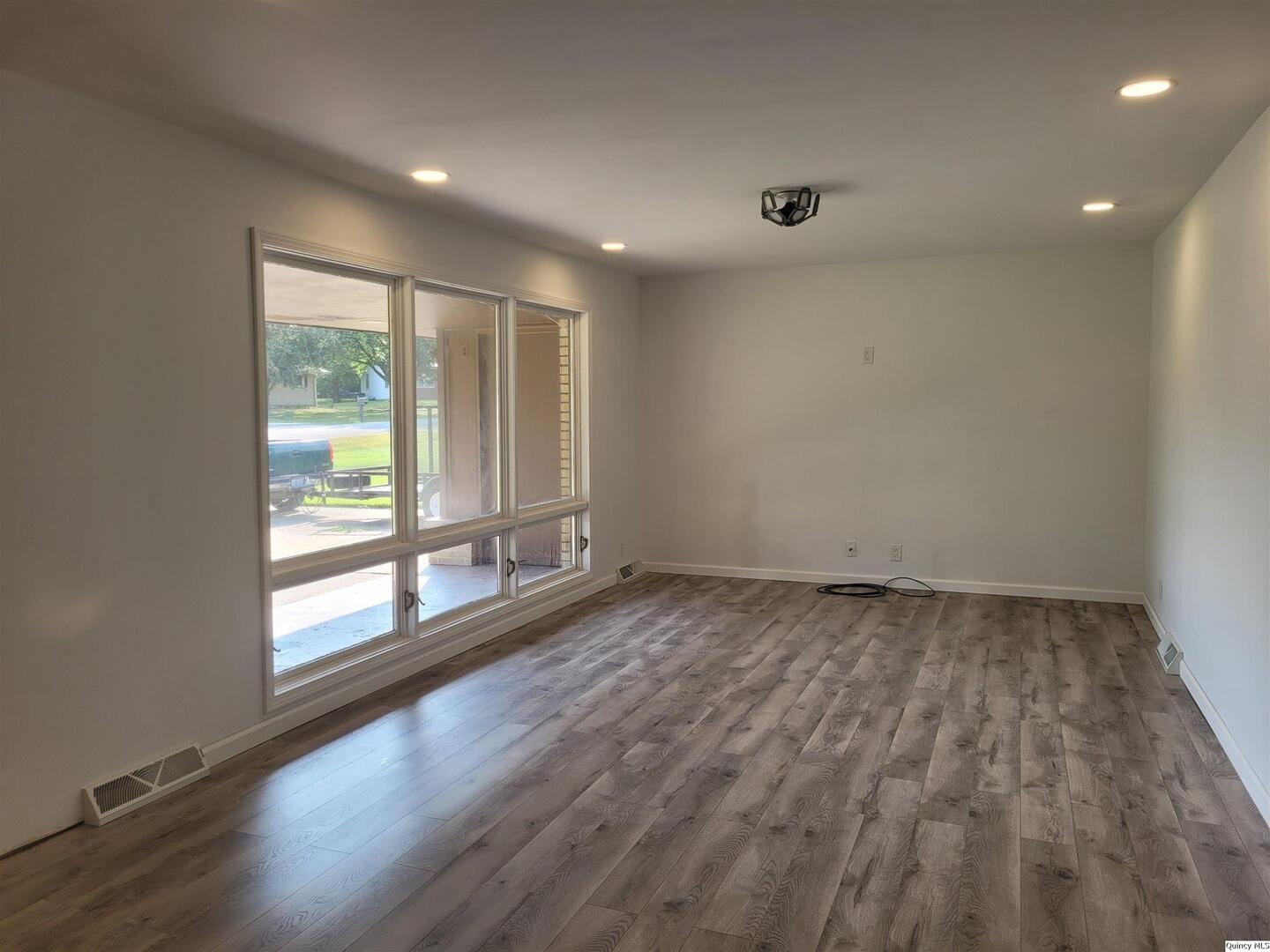 3 Lynn Rose Heights Property Photo 2