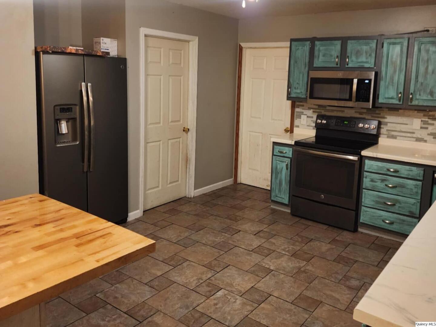 312 N Illinois Property Photo 5