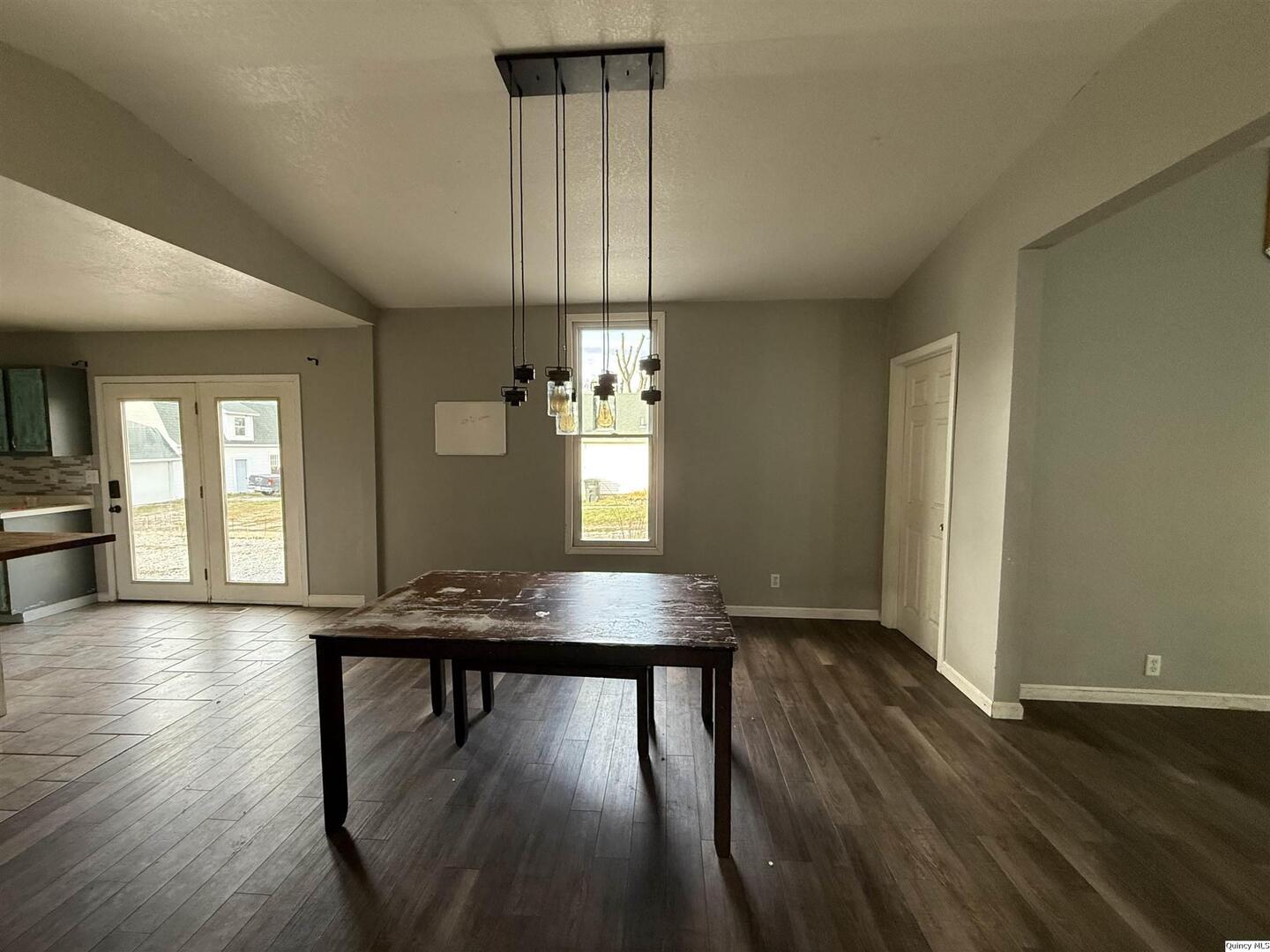 312 N Illinois Property Photo 6