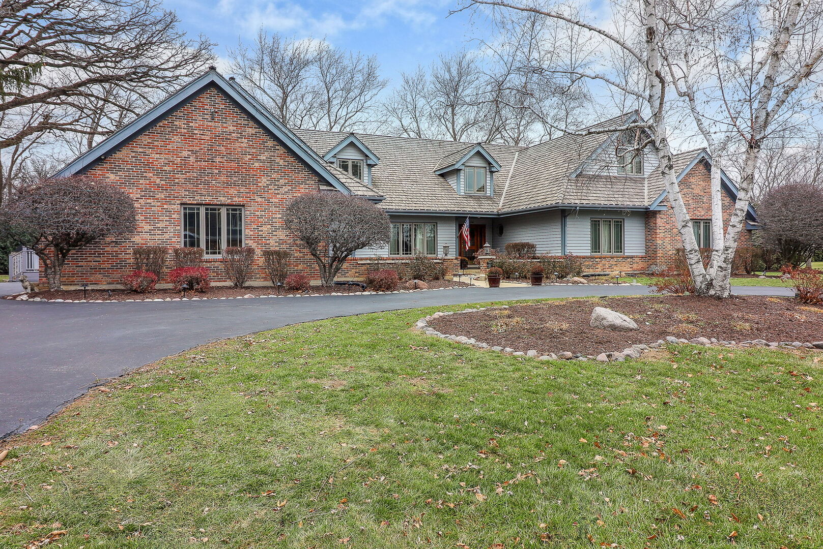 29w250 Old Wayne Court Property Photo 1
