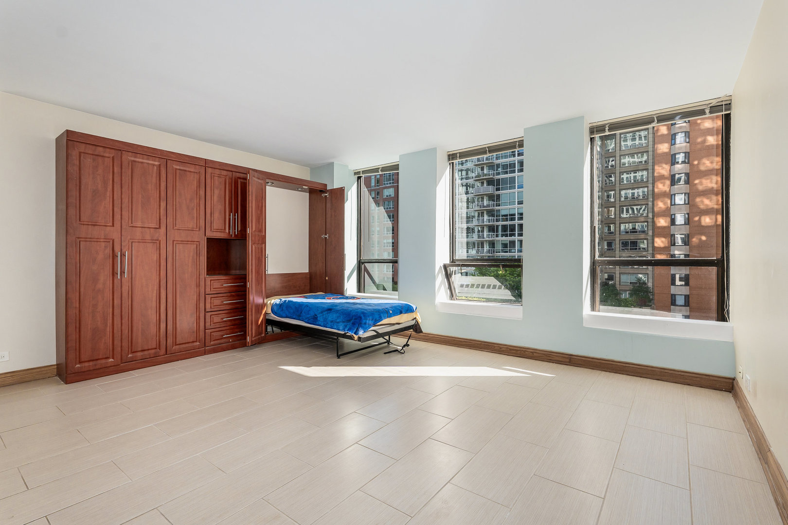 260 E Chestnut Street 1205 Property Photo 9