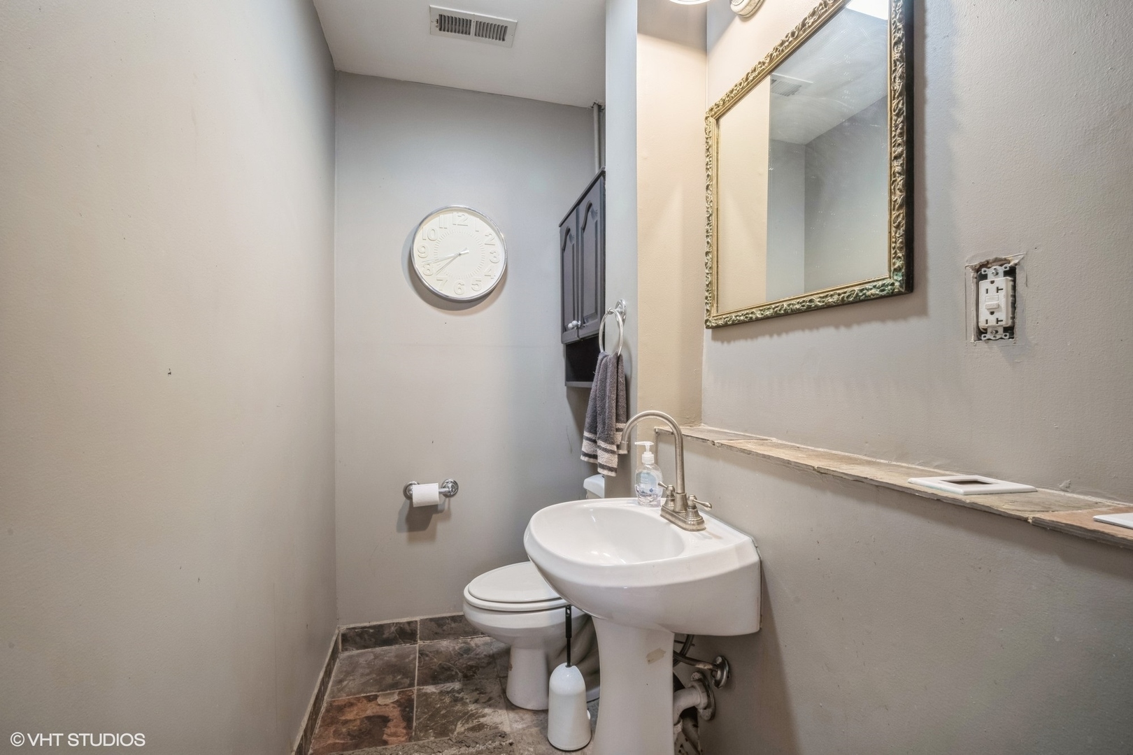 2254 W Grand Avenue Property Photo 7