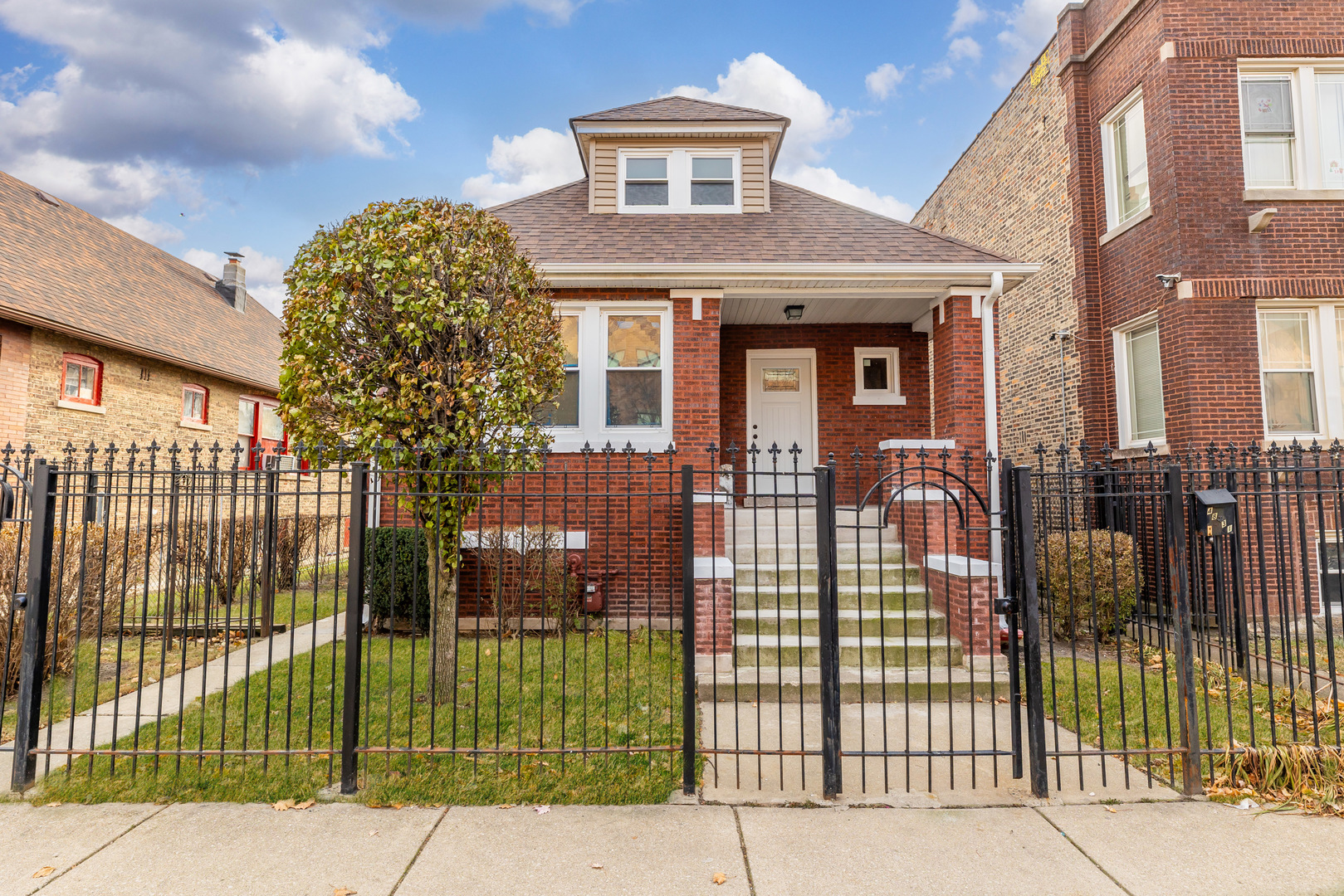4831 W Walton Street Property Photo 1