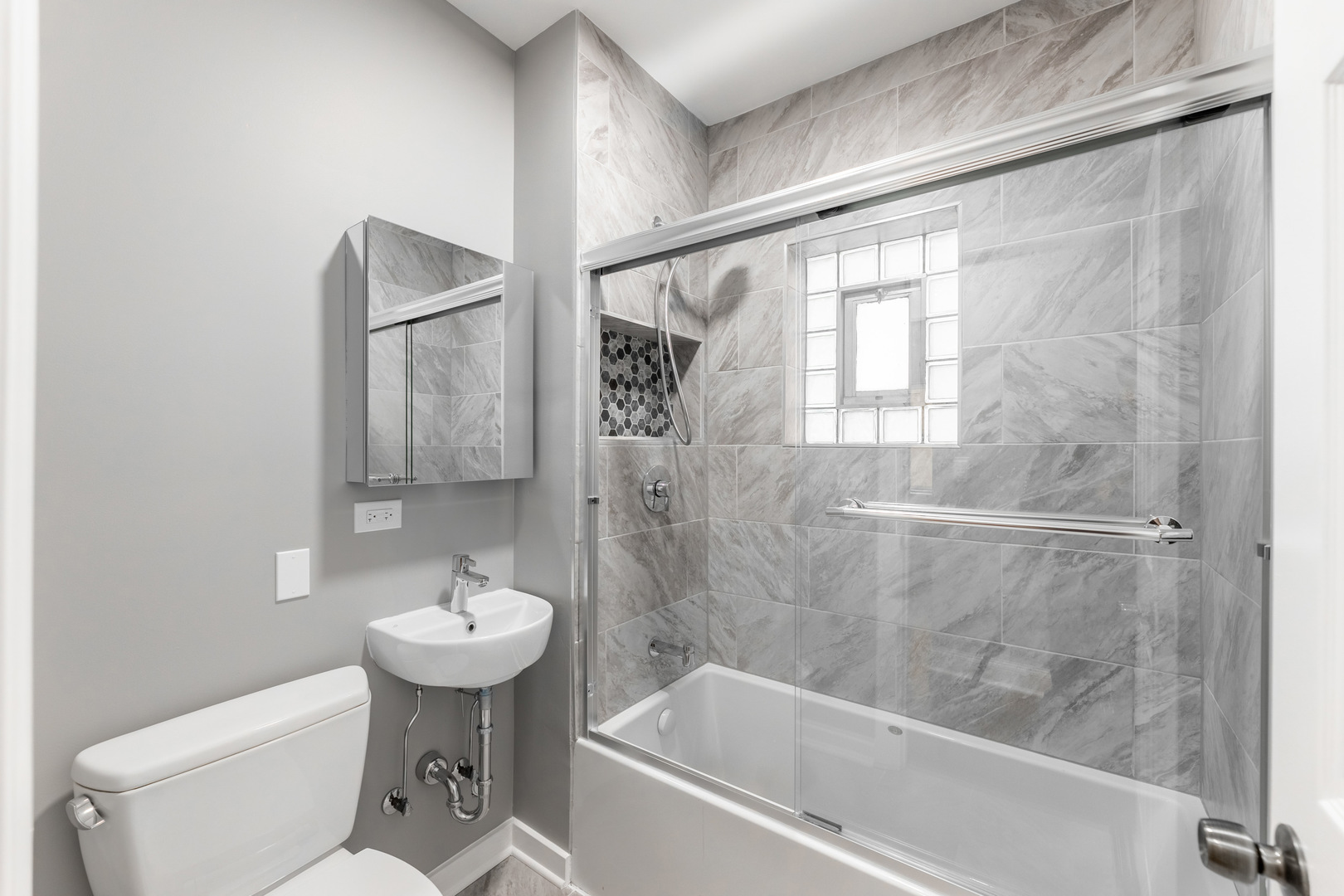 4831 W Walton Street Property Photo 9