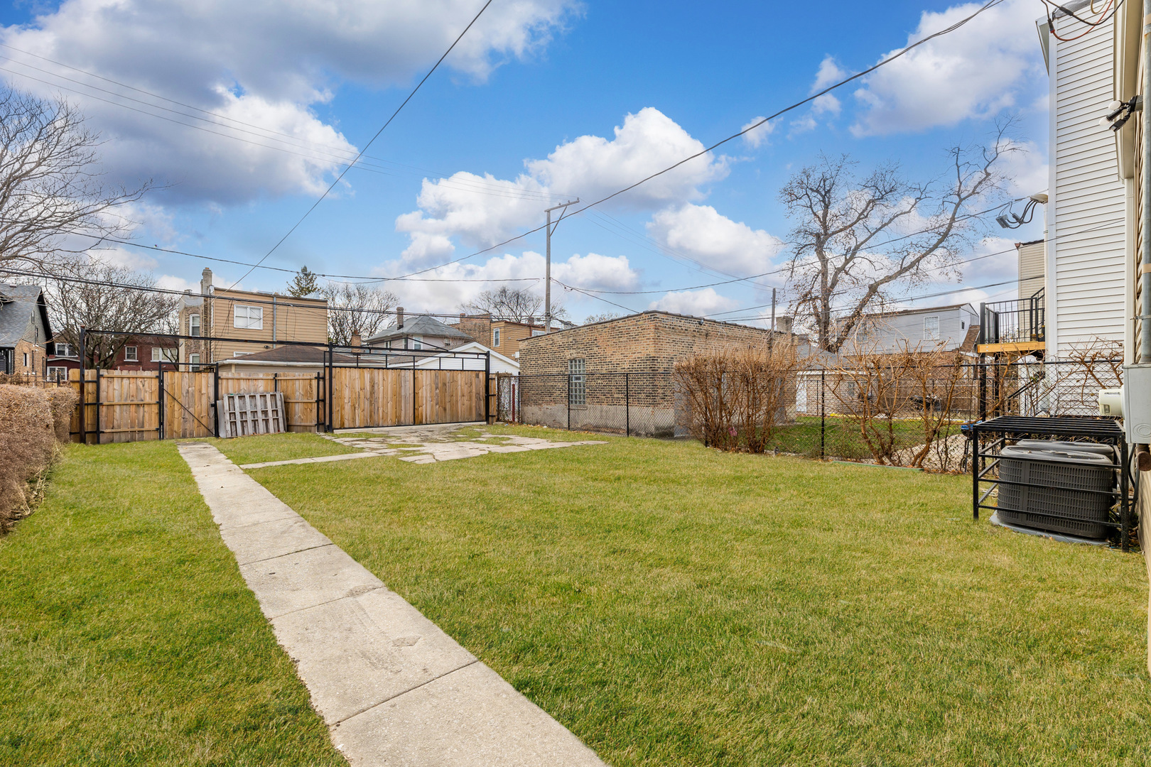 4831 W Walton Street Property Photo 19