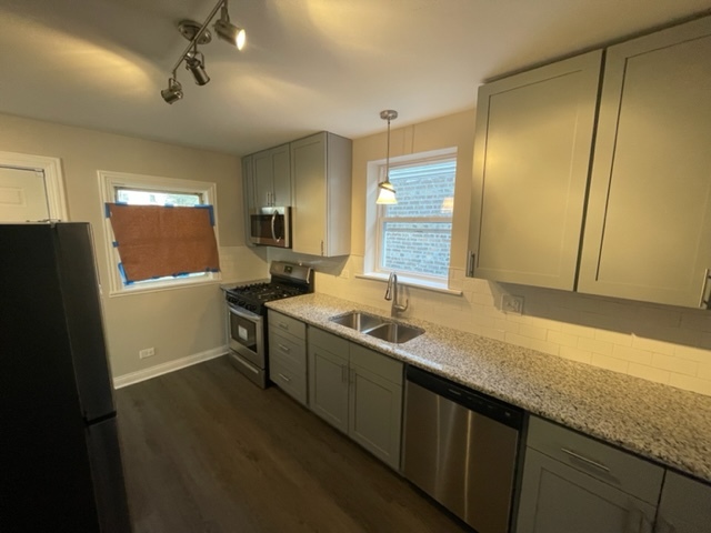 9515 S Woodlawn Avenue Property Photo 2