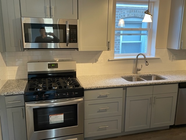 9515 S Woodlawn Avenue Property Photo 3