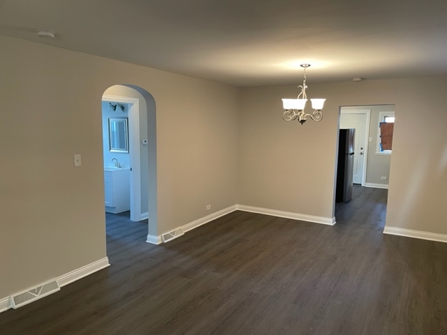9515 S Woodlawn Avenue Property Photo 8