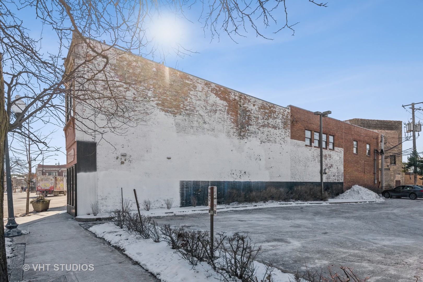 4820 N Western Avenue Property Photo 4