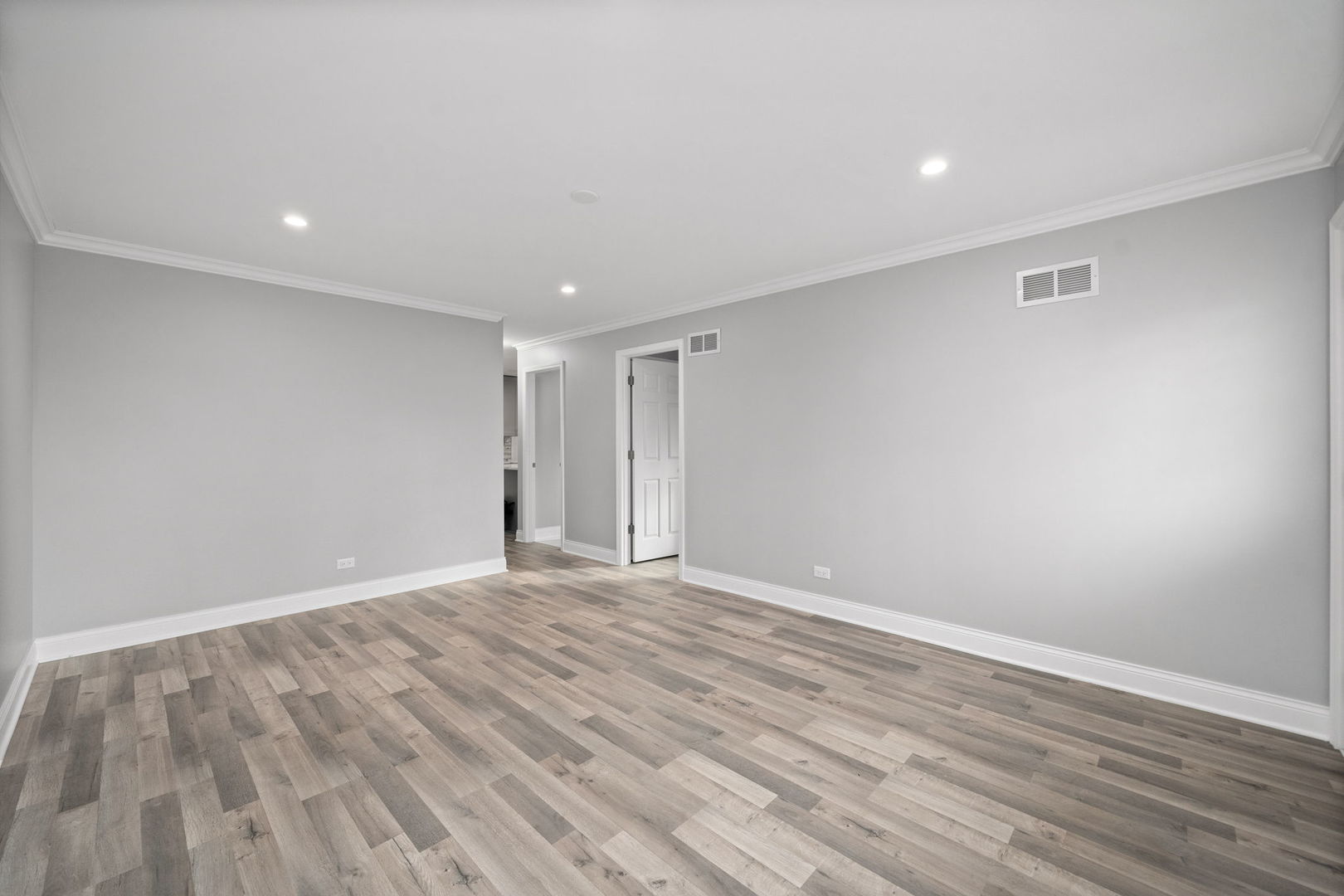 14609 Dante Ave Property Photo 3