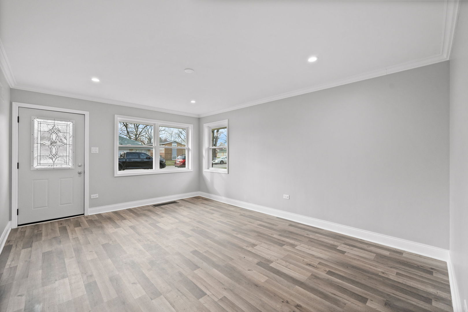 14609 Dante Ave Property Photo 4