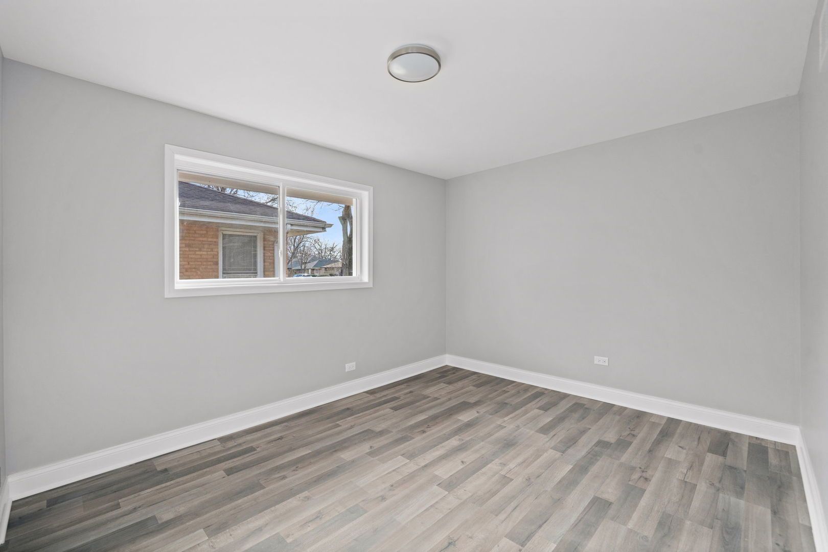14609 Dante Ave Property Photo 8