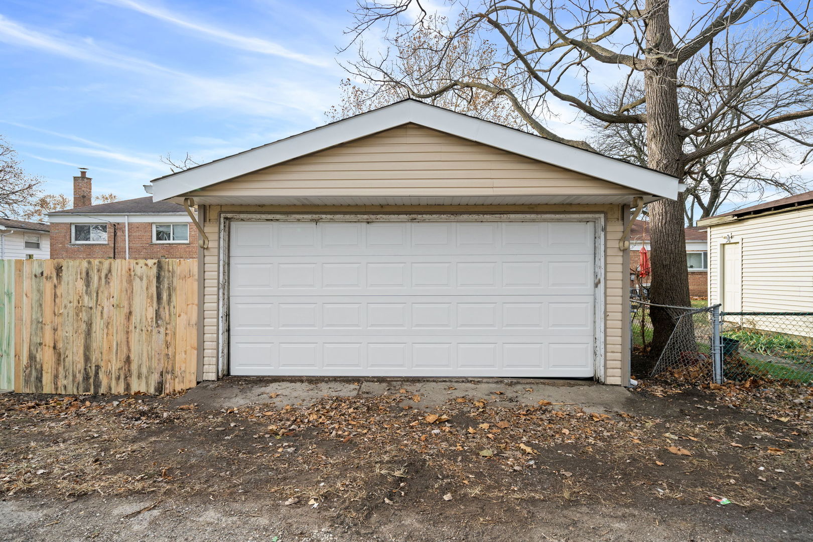 14609 Dante Ave Property Photo 14