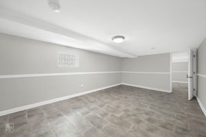 552 E 87th Place Property Photo 8